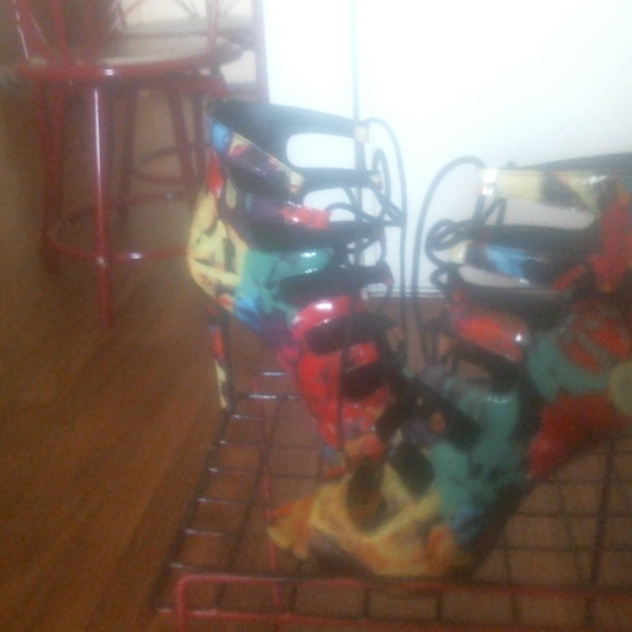 Multicolor Canies - Picture 1 of 1